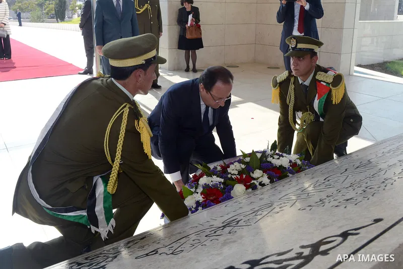 French President Francois Hollande lays a wreath at the grave of late Palestinian leader Yasser Arafat, in the West Bank city of Ramallah, on November 18, 2013. Hollande is expected to meet with Palestinian leaders for t...