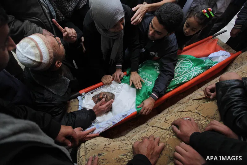 Palestinian relatives mourn during the funeral of the body of Mohamed Bahloul, 34, in Gaza city, on Nov. 19, 2013. Bahloul was killed and four others were injured Tuesday morning in an explosion in Tal al-Hawa neighborho...
