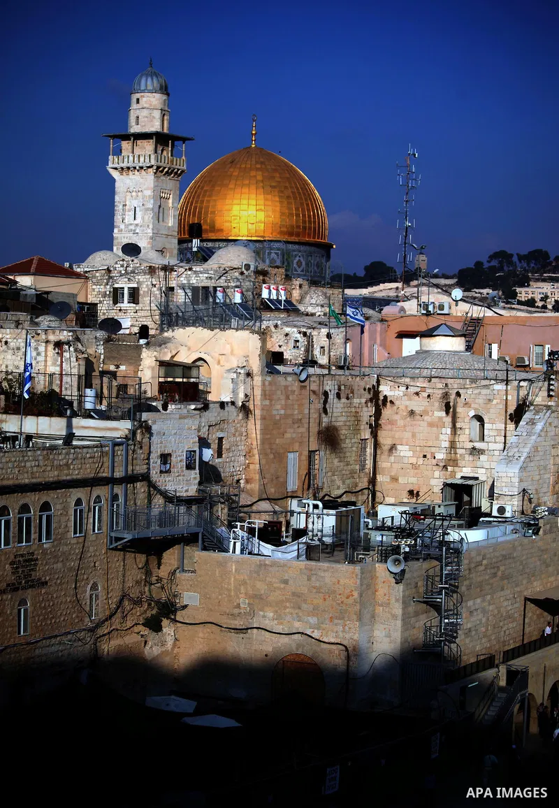 The Dome of the Rock mosque is seen as Israeli workers dig next to the Western wall in Jerusalem's Old City, November 20, 2013. Al-Aqsa foundation warned from the mass break-ins that called by a Jewish extremist associat...