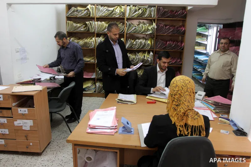 Palestinian Prime Minister in Gaza, Ismail Haniyeh, visits The Palestinian Islamic courts and judicial, in Gaza City November 25, 2013. Photo by Mohammed Asad