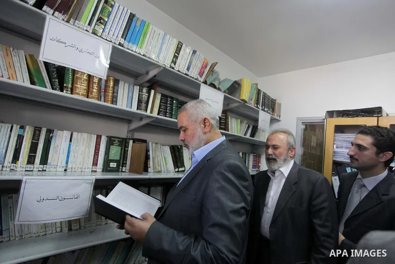 Palestinian Prime Minister in Gaza strip Ismail Haniyeh, visits the Fatwa and Legislation's office, in Gaza City on November 26, 2013. Photo by Ashraf Amra