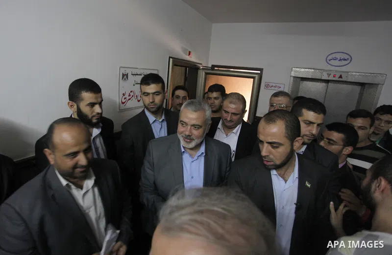 Palestinian Prime Minister in Gaza strip Ismail Haniyeh, visits the Fatwa and Legislation's office, in Gaza City on November 26, 2013. Photo by Ashraf Amra