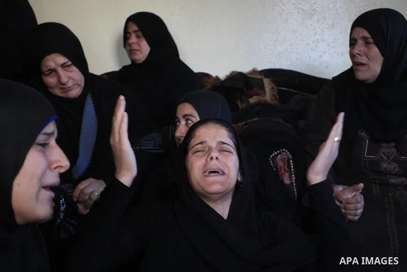Relatives of Palestinian worker Antar al-Aqraa, weep during his funeral at Qabalan village near the Wet Bank City of Nablus, 02 December 2013. A volunteer for the Israeli border police allegedly shot and killed al-Aqraa...