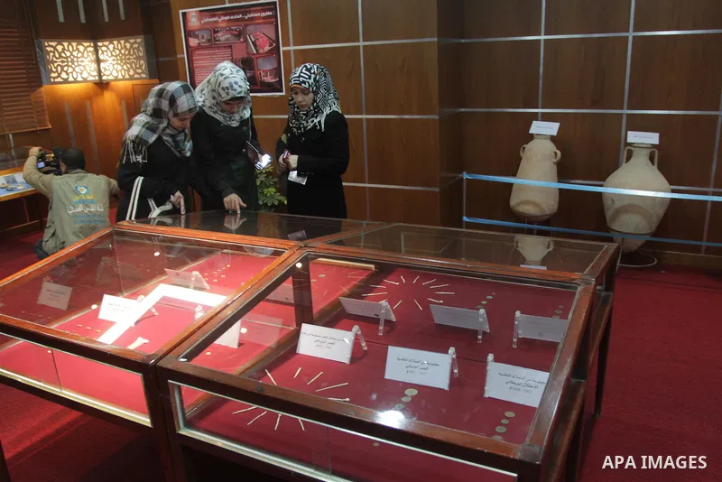 Palestinians participate in the opening of an exhibition of heritage and archaeology at the University College of Applied Sciences, in Gaza city, on Dec. 08, 2013. Photo by Mohammed Asad