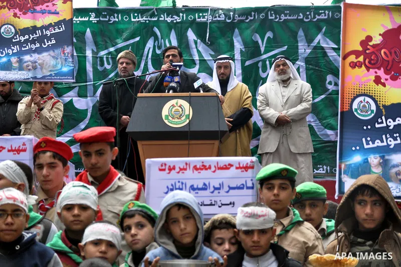 Palestinian Hamas leaders take part in a rally to show solidarity with Palestinian refugees in Syria's main refugee camp Yarmouk, in Jabalia in the northern Gaza Strip January 10, 2014. Photo by Mohammed Talatene