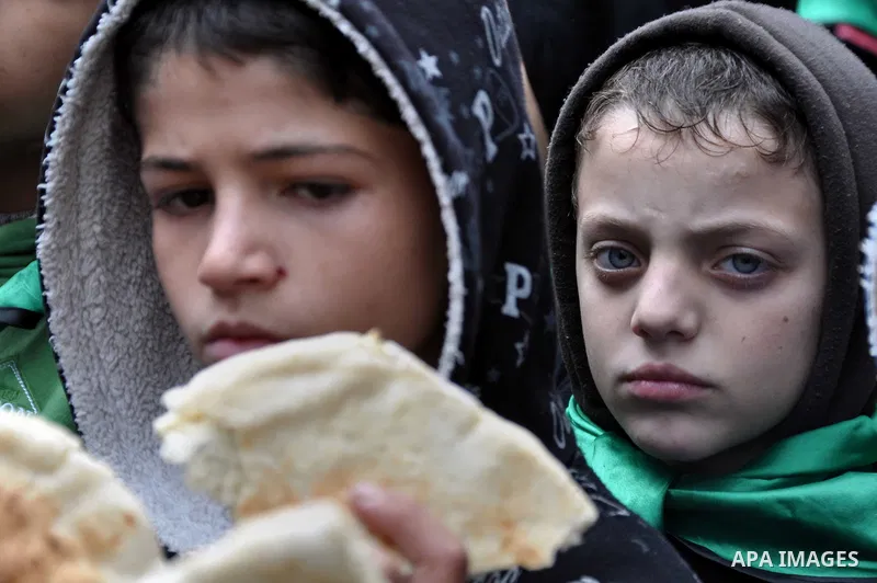 Palestinian boys take part in a rally to show solidarity with Palestinian refugees in Syria's main refugee camp Yarmouk, in Jabalia in the northern Gaza Strip January 10, 2014. Photo by Mohammed Talatene