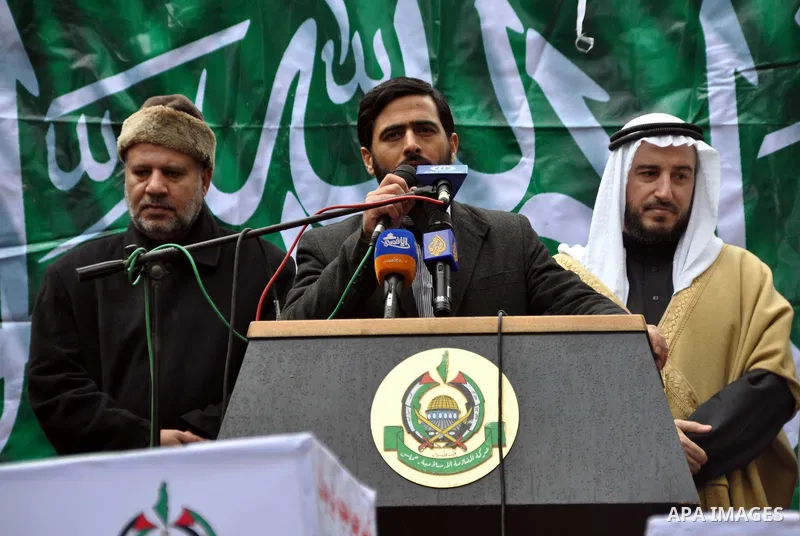 Palestinian Hamas leaders take part in a rally to show solidarity with Palestinian refugees in Syria's main refugee camp Yarmouk, in Jabalia in the northern Gaza Strip January 10, 2014. Photo by Mohammed Talatene