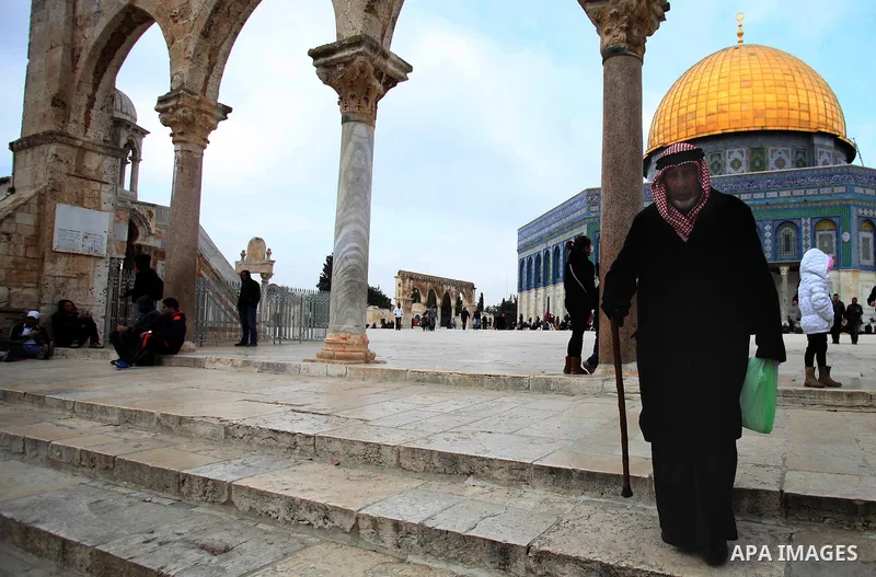 Palestinian worshipers attend Friday prayers at the Al-Aqsa compound, Islam's third holiest site, in the old city of Jerusalem January 10, 2014. Photo by Saeed Qaq