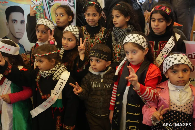 Palestinian children take part in a protest demanding the release of their relatives prisoners held in Israeli jails, in front of the Red Cross office in Gaza City, on Jan. 13, 2013. Photo by Ashraf Amra