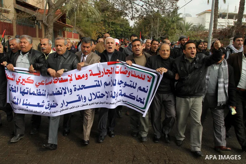Palestinians take part in a demonstration against resuming peace talks with Israel in front of the headquarters of the United Nations "UNSCO" in Gaza City, Jan. 14, 2014. In recent weeks, U.S. Secretary of State John Ker...