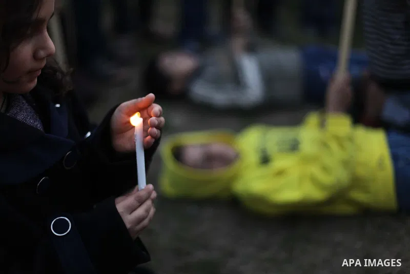 A Palestinian girl holds a candle as he takes part in a rally to show solidarity with Palestinian refugees in Syria's main refugee camp Yarmouk, in Deir al-Balah in the central Gaza Strip January 15, 2014. Photo by Ashra...