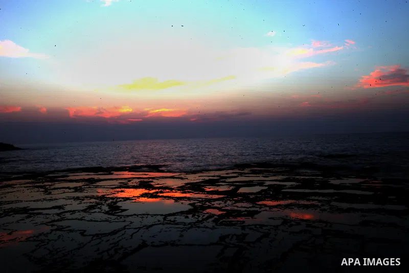 A picture taken on January 15, 2014 shows the beach of Jaffa during the sunset. Photo by Saeed Qaq