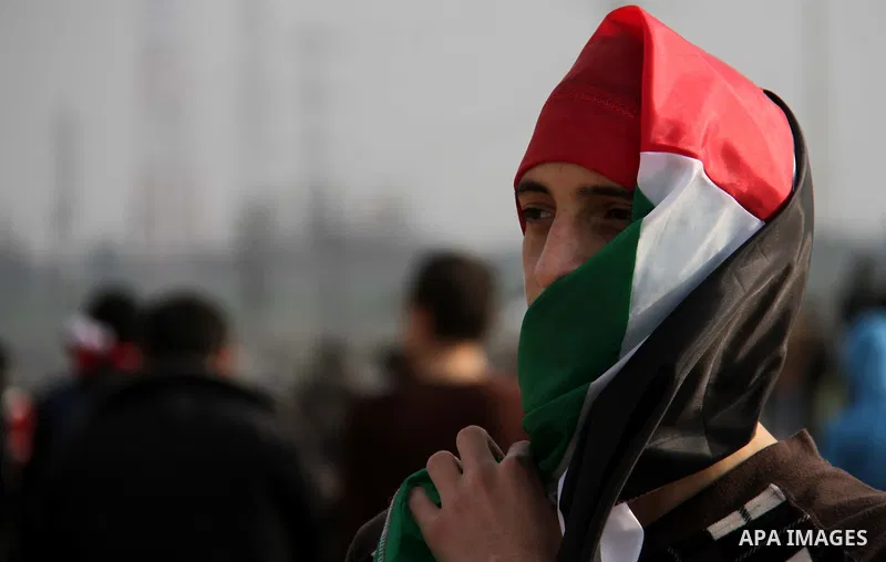 Palestinian protesters take part in a demonstration near the Nahal Oz border crossing with Israel, east of Gaza City on January 17, 2014. The Israeli army fired live rounds and tear gas at protesters near the border fenc...