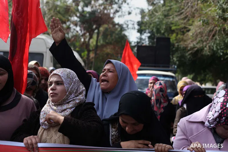 Supporters of the Democratic Front for the Liberation of Palestine take part in a protest to show solidarity with Palestinian refugees in Syria's main refugee camp Yarmouk, in front of the headquarters United Nations (UN...