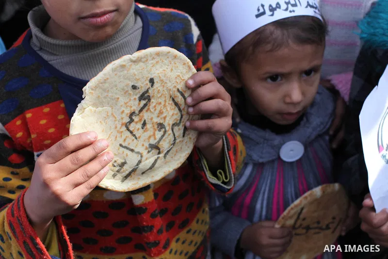 Palestinian children take part in a protest to show solidarity with Palestinian refugees in Syria's main refugee camp Yarmouk, in Gaza City on January 19, 2014. Photo by Ashraf Amra