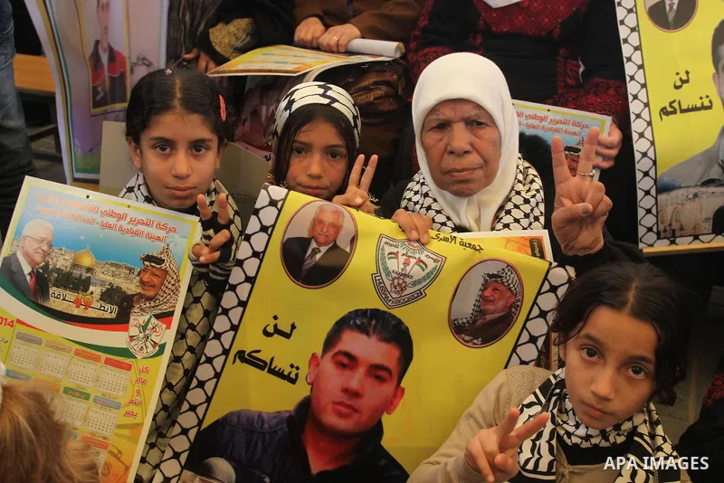 Palestinians take part in a protest demanding the release of their relatives prisoners held in Israeli jails, in front of the Red Cross office in Gaza City, on Jan. 20, 2014. Photo by Mohammed Asad