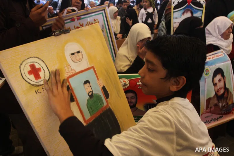 Palestinians take part in a protest demanding the release of their relatives prisoners held in Israeli jails, in front of the Red Cross office in Gaza City, on Jan. 20, 2014. Photo by Mohammed Asad