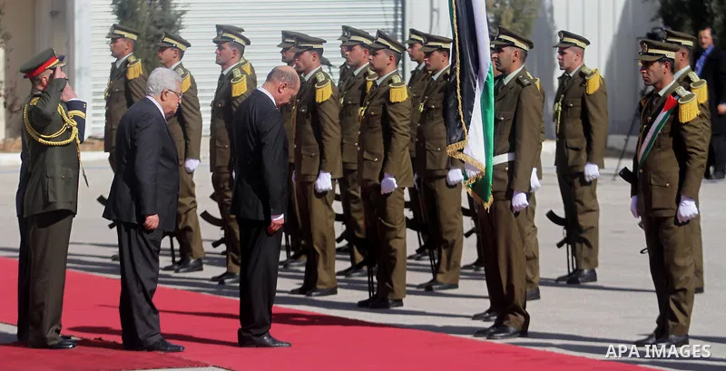 President of Romania Traian Basescu and Palestinian President Mahmoud Abbas, review the honor guards during the welcome ceremony in West bank town of Ramallah, 21 January 2014. Basescu arrives for a meeting with the Pale...