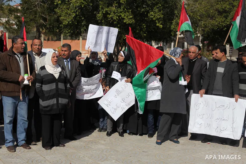 Palestinian women take part in a protest to show solidarity with Palestinian refugees Syria's main refugee camp Yarmouk, in Gaza City on January 21, 2014. Photo by Ashraf Amra