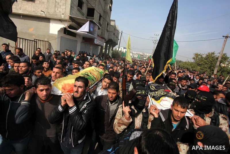 Palestinians carry bodies the of Mohammed and Ahmed Al-Za'anin, who were killed in an Israeli air strike, during there funeral in Beit Hanoun, in the northern Gaza Strip January 22, 2014. Israel killed two Gaza gunmen in...