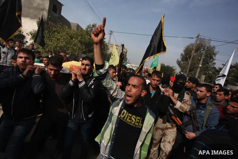Palestinians carry bodies the of Mohammed and Ahmed Al-Za'anin, who were killed in an Israeli air strike, during there funeral in Beit Hanoun, in the northern Gaza Strip January 22, 2014. Israel killed two Gaza gunmen in...