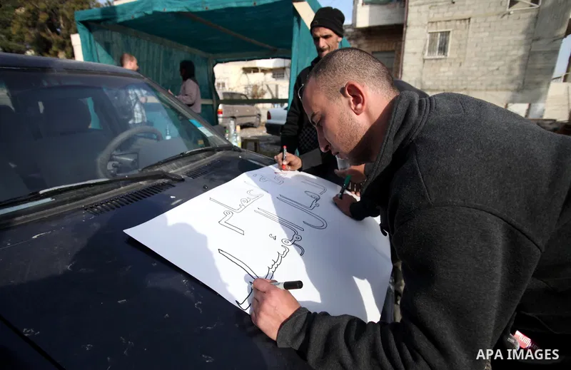 Palestinian Khaled Zir al-Husseini builds a tent in front of the Red Cross offices in Jerusalem, January 22, 2014. Al-Husseini lived in a cave since the demolition of his house by Israeli forces and leave it after the Is...
