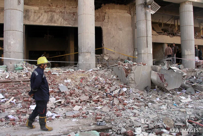 Egyptians inspect the site of a car bomb explosion outside the police headquarters in Cairo on January 24, 2014. A suicide bomber struck Cairo police headquarters in the first of three bombings in the Egyptian capital th...