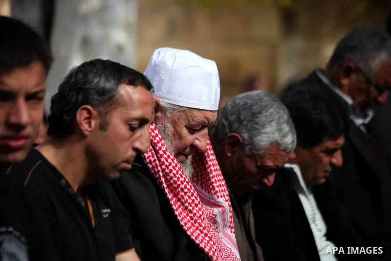 Palestinian worshipers attend Friday prayers at the Al-Aqsa compound, Islam's third holiest site, in the old city of Jerusalem January 24, 2014. Photo by Saeed Qaq