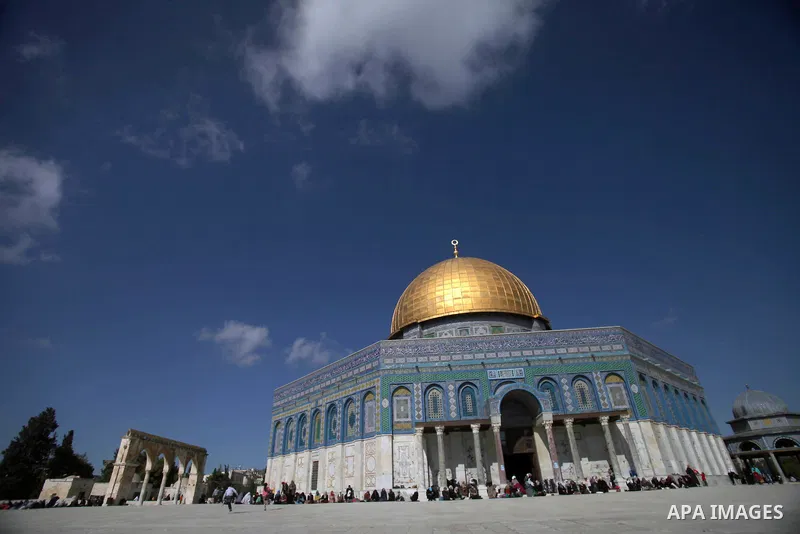 Palestinian worshipers attend Friday prayers at the Al-Aqsa compound, Islam's third holiest site, in the old city of Jerusalem January 24, 2014. Photo by Saeed Qaq