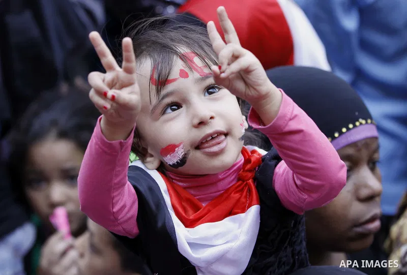 Supporters of Egypt's army and police gather at Tahrir square in Cairo, on the third anniversary of Egypt's uprising, January 25, 2014. Security forces fired into the air to disperse anti-government protesters on Saturda...