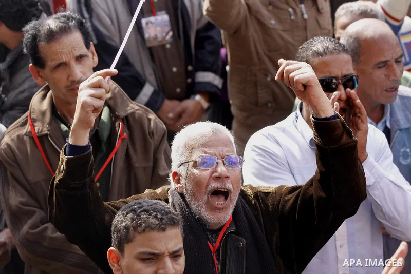 Supporters of Egypt's army and police gather at Tahrir square in Cairo, on the third anniversary of Egypt's uprising, January 25, 2014. Security forces fired into the air to disperse anti-government protesters on Saturda...