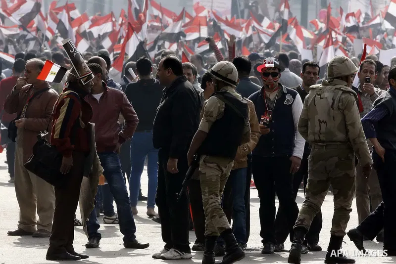 Supporters of Egypt's army and police gather at Tahrir square in Cairo, on the third anniversary of Egypt's uprising, January 25, 2014. Security forces fired into the air to disperse anti-government protesters on Saturda...