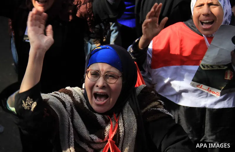 Supporters of Egypt's army and police gather at Tahrir square in Cairo, on the third anniversary of Egypt's uprising, January 25, 2014. Security forces fired into the air to disperse anti-government protesters on Saturda...