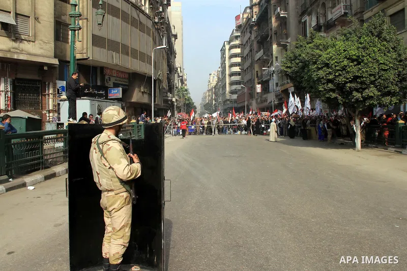 Supporters of Egypt's army and police gather at Tahrir square in Cairo, on the third anniversary of Egypt's uprising, January 25, 2014. Security forces fired into the air to disperse anti-government protesters on Saturda...