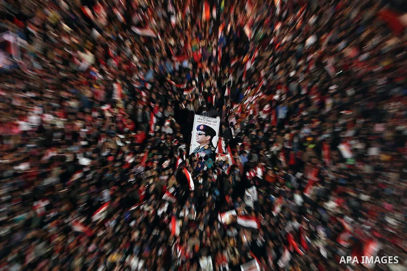 Supporters of Egypt's army and police gather at Tahrir square in Cairo, on the third anniversary of Egypt's uprising, January 25, 2014. Twenty-nine people were killed during anti-government marches on Saturday while thou...