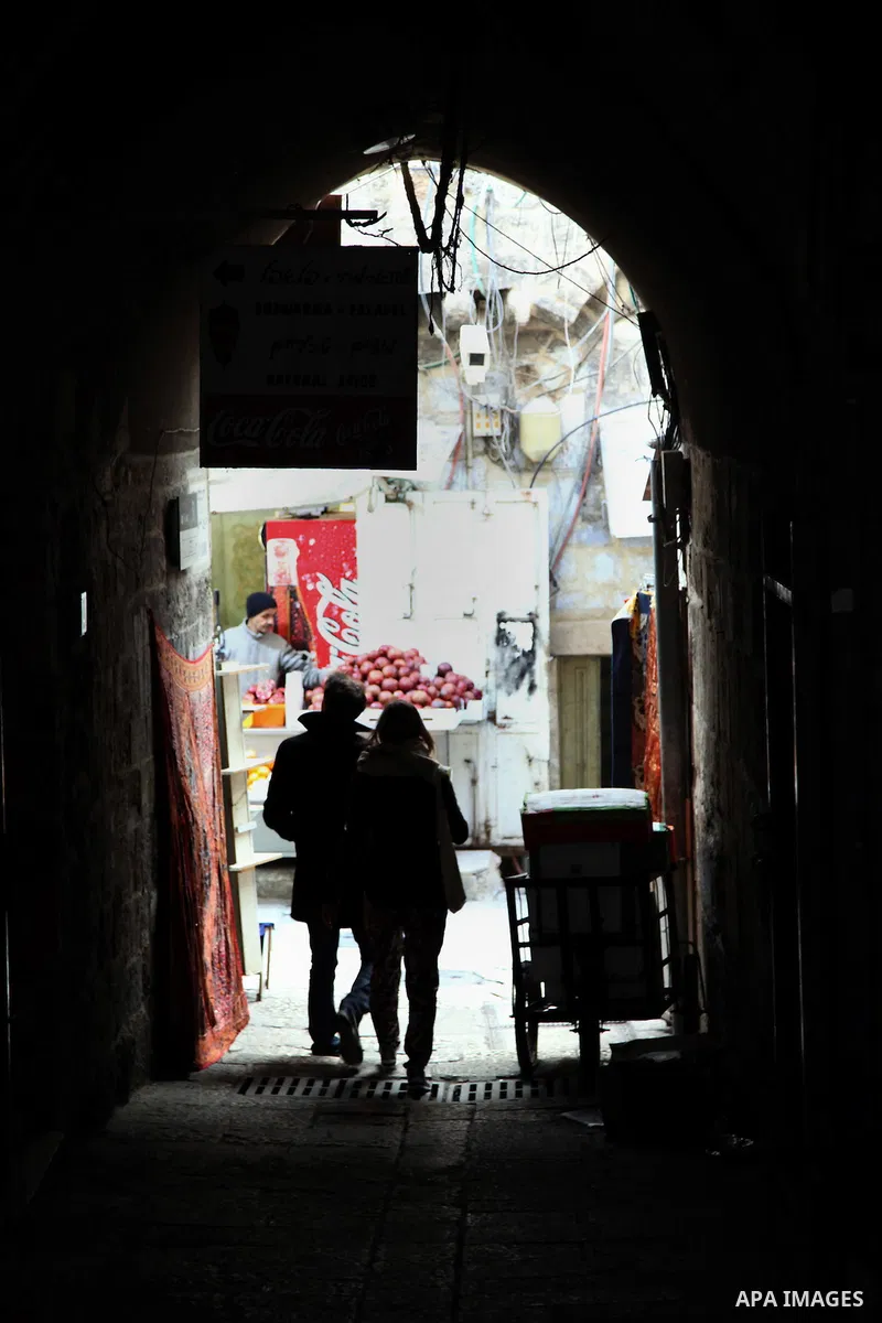 A Palestinian vendor sells pomegranate juice at a street market in Jerusalem's Old City on January 28, 2014. The Al-Aqsa Foundation for Religious Endowments and Heritage said that Israeli authorities had begun new excava...