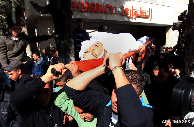 Palestinian relatives of Muhammad Mubarak, 21, carry his body during a funeral in the West Bank city of Ramallah January 29, 2014. Israeli soldiers killed Mubarak on Wednesday who the military said had opened fire on the...
