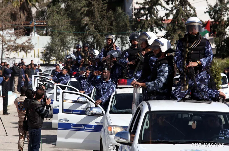Palestinian policemen loyal to Hamas march during a graduation ceremony in Gaza City January 29, 2014. Photo by Ashraf Amra