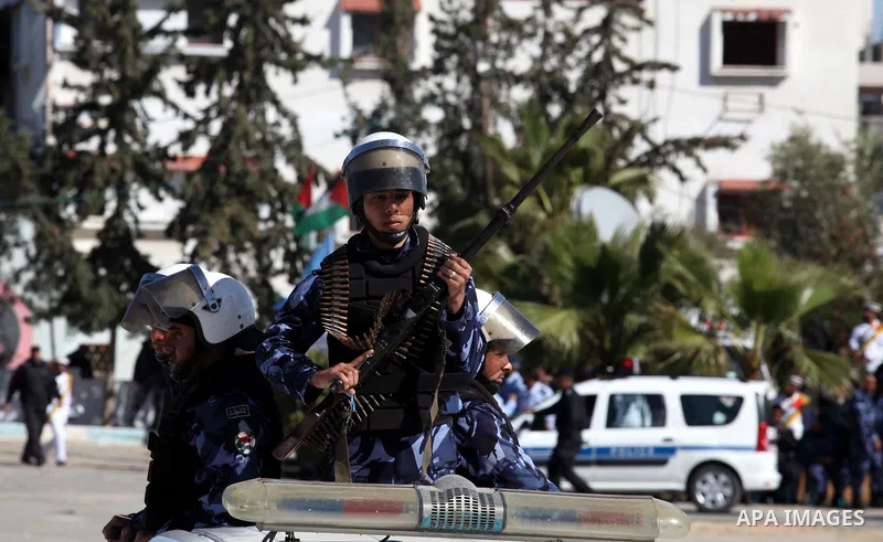 Palestinian policemen loyal to Hamas march during a graduation ceremony in Gaza City January 29, 2014. Photo by Ashraf Amra