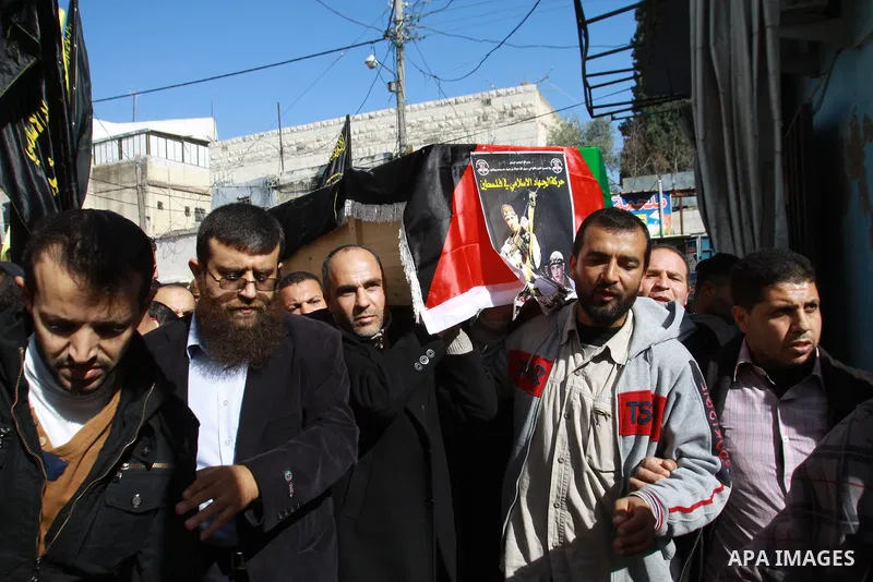 Palestinians carry the coffin of Abdulkareem Tahaina killed in 2002 by Israeli Army after his remains were returned in West Bank city of Jenin on Jan. 29 2014. Israel planed to return the bodies of 36 Palestinian militan...