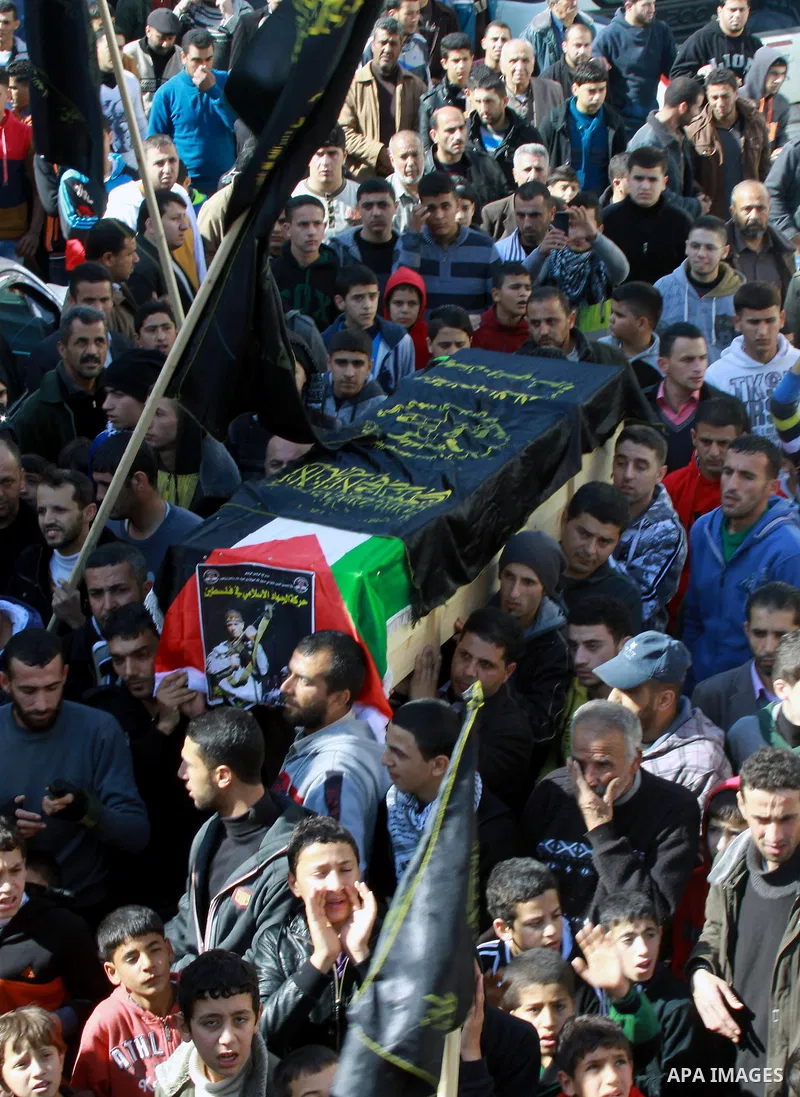Palestinians carry the coffin of Abdulkareem Tahaina killed in 2002 by Israeli Army after his remains were returned in West Bank city of Jenin on Jan. 29 2014. Israel planed to return the bodies of 36 Palestinian militan...