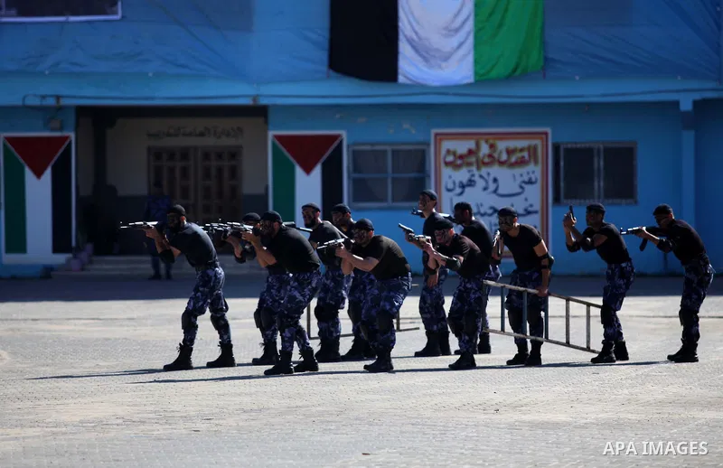 Palestinian policemen loyal to Hamas show their skills during a graduation ceremony in Gaza City January 29, 2014. Photo by Ashraf Amra