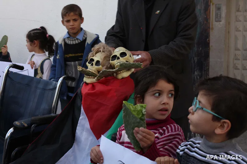 Palestinian children take part in a protest to show solidarity with Palestinian refugees Syria's main refugee camp Yarmouk, in Gaza City on January 30, 2014. Photo by Ashraf Amra