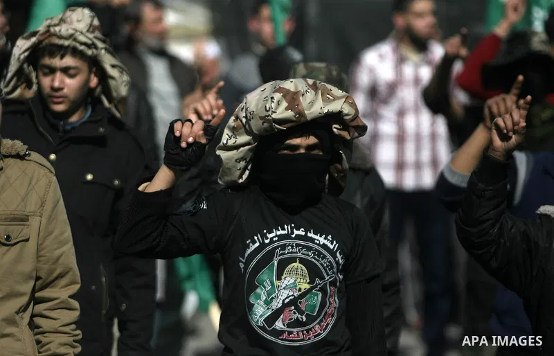Palestinian supporters of Hamas movement take part in a demonstration in solidarity with refugees in Yarmouk refugee camp in Syria, in Khan Younis in the southern Gaza Strip January 31, 2014. Photo by Eyad Al Baba