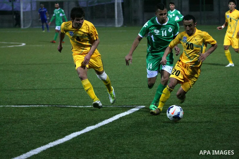 Palestinian players of al-Dahriya Youth Club (green) compete against Kyrgyz team Olay Osh (yellow) during the preliminary round of Asian Football Confederation (AFC) Cup, in the West Bank City of Hebron, February 02, 201...