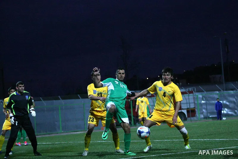 Palestinian players of al-Dahriya Youth Club (green) compete against Kyrgyz team Olay Osh (yellow) during the preliminary round of Asian Football Confederation (AFC) Cup, in the West Bank City of Hebron, February 02, 201...
