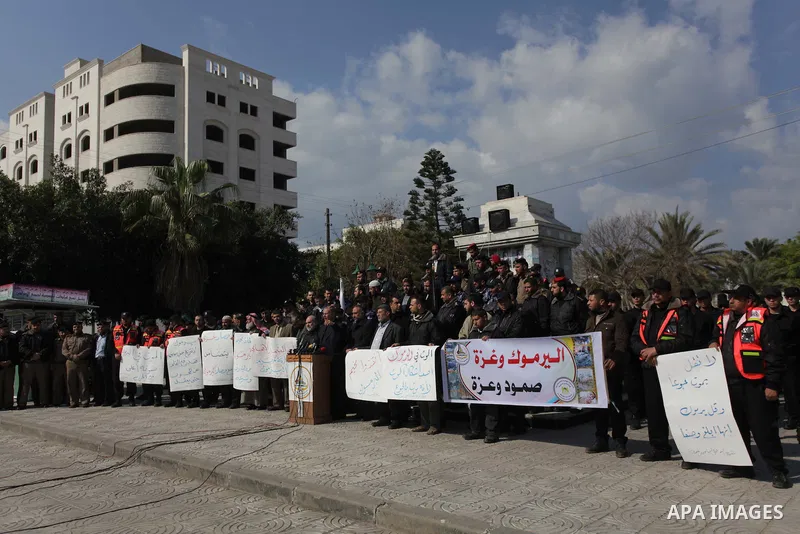 Palestinians take part in a protest to show solidarity with Palestinian refugees Syria's main refugee camp Yarmouk, in Gaza City on Feb. 06, 2014. Photo by Ashraf Amra