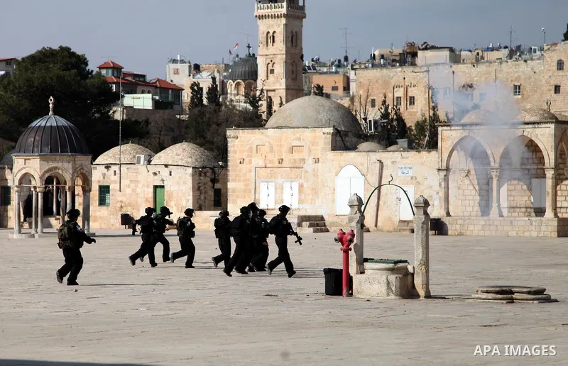 Israeli policemen stand in front of the Dome of the Rock during clashes with stone-throwing Palestinians after Friday prayers on the compound known to Muslims as Noble Sanctuary and to Jews as Temple Mount in Jerusalem's...