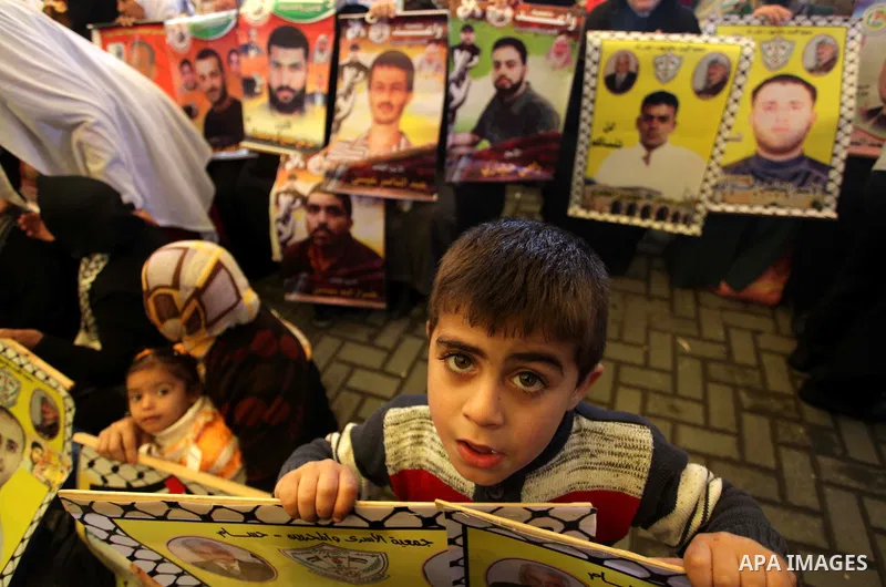 Palestinians take part in a protest demanding the release of their relatives prisoners held in Israeli jails, in front of the Red Cross office in Gaza City, on Feb. 10, 2014. Photo by Ashraf Amra
