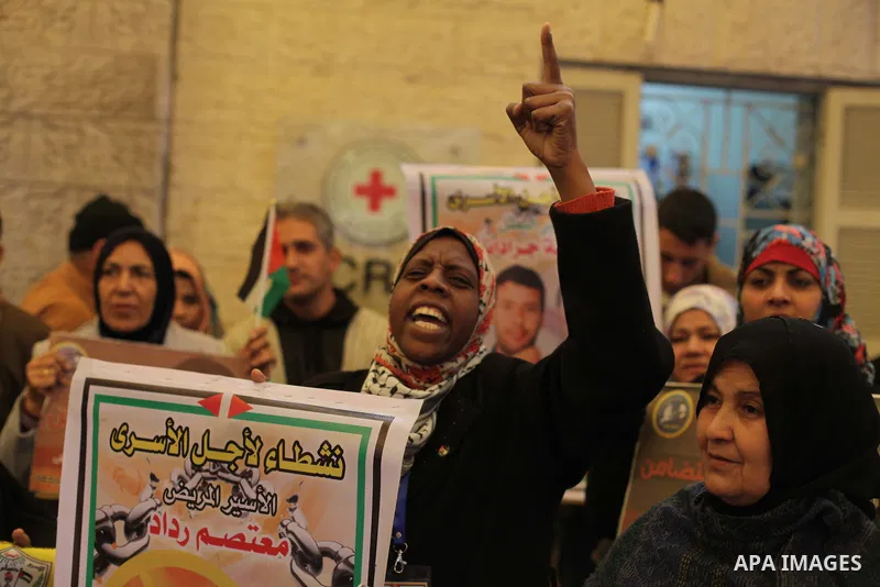 Palestinians take part in a protest demanding the release of their relatives prisoners held in Israeli jails, in front of the Red Cross office in Gaza City, on Feb. 10, 2014. Photo by Ashraf Amra